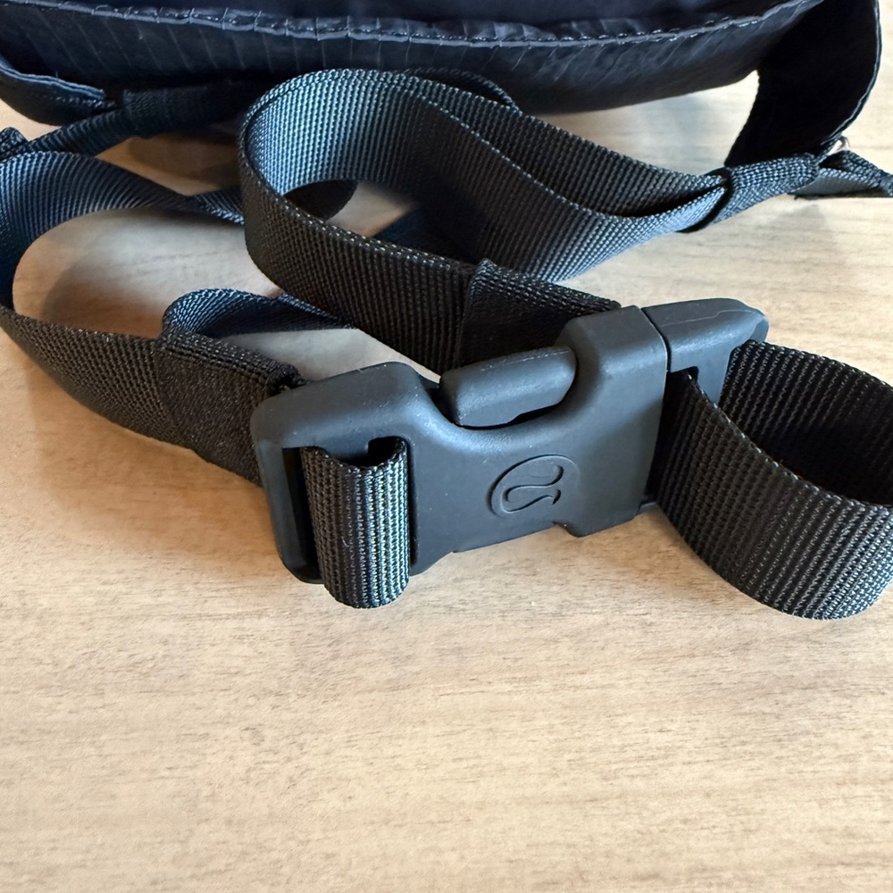 Lululemon Mini Everywhere Belt Bag - Picture 7 of 7
